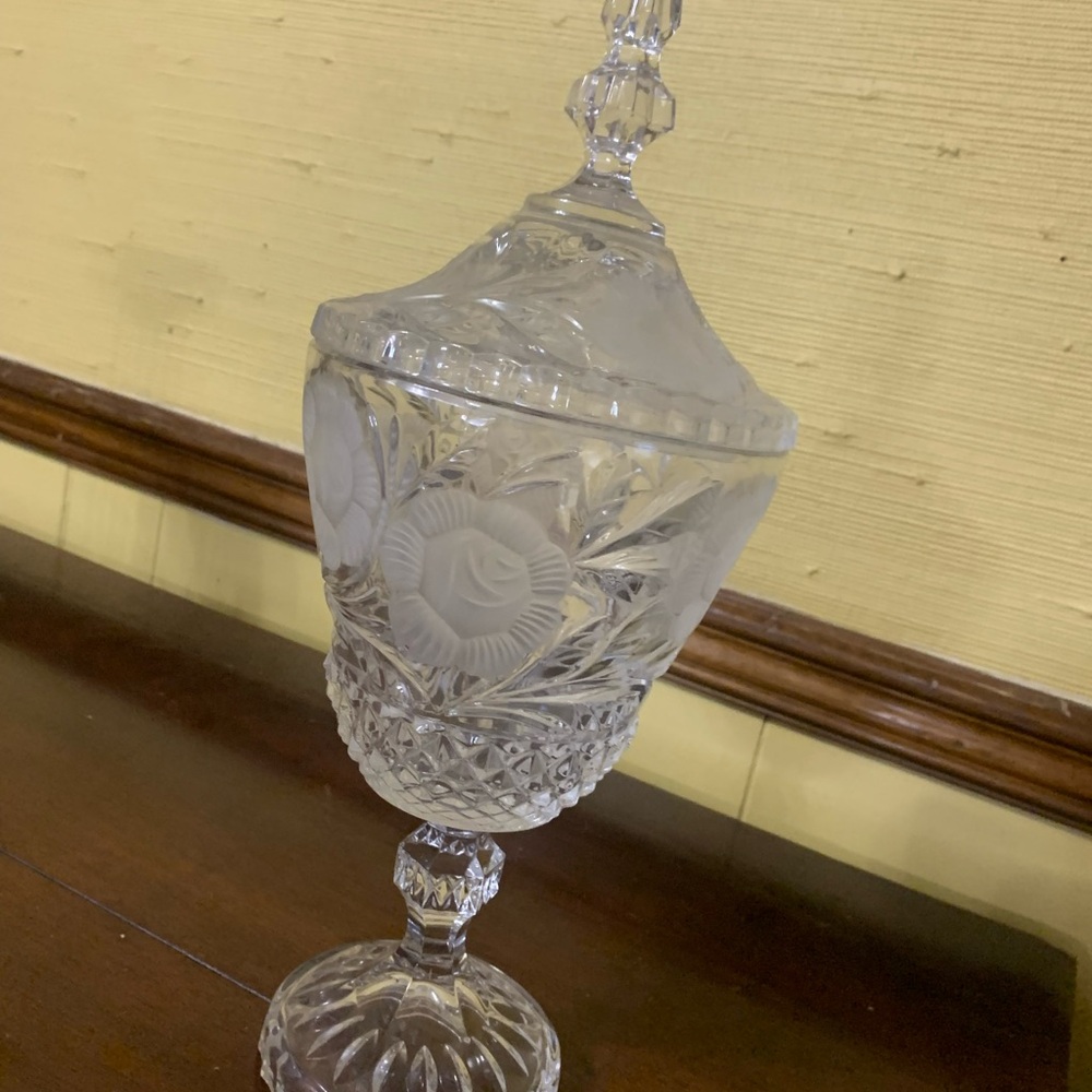 Elegant Crystal Decorative Jar - Picture 3 of 3
